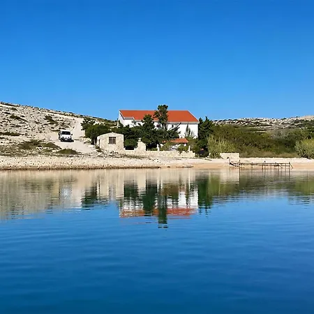 1 Bedroom Beach Front Apartment In Smokvica Appartamento *